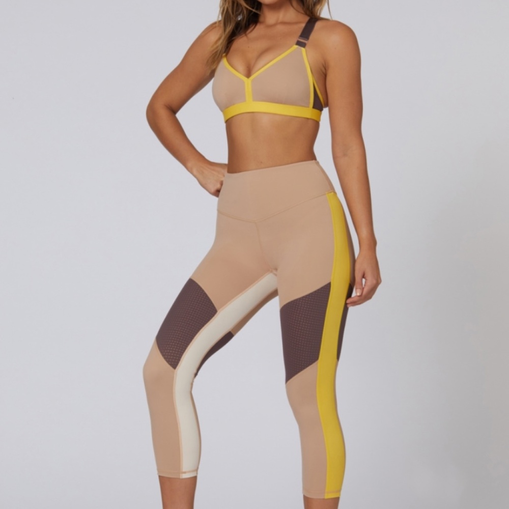L'URV SPORTS BRA AND LEGGINGS (WORKOUT SET)